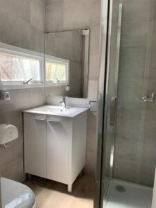 Bungalow Mallorca instalación camping puzol Lavabo y ducha mallorca