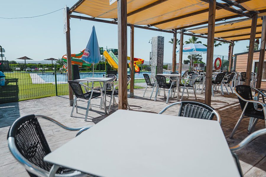 terraza cafetería piscina toboganes instalaciones camping puzol 2 camping barato valencia